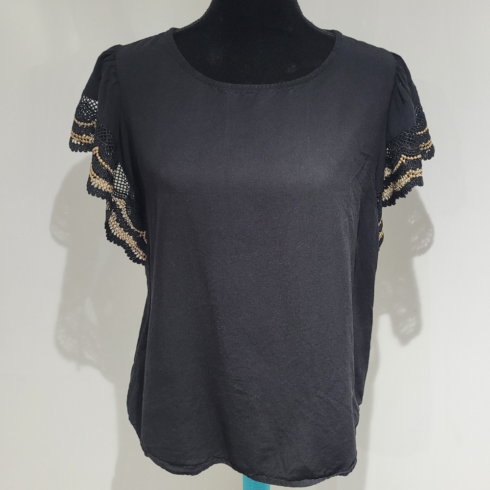 Gabby Isabella Women's Lace Flutter Sleeve Top Size Medium Black Gold Feminine